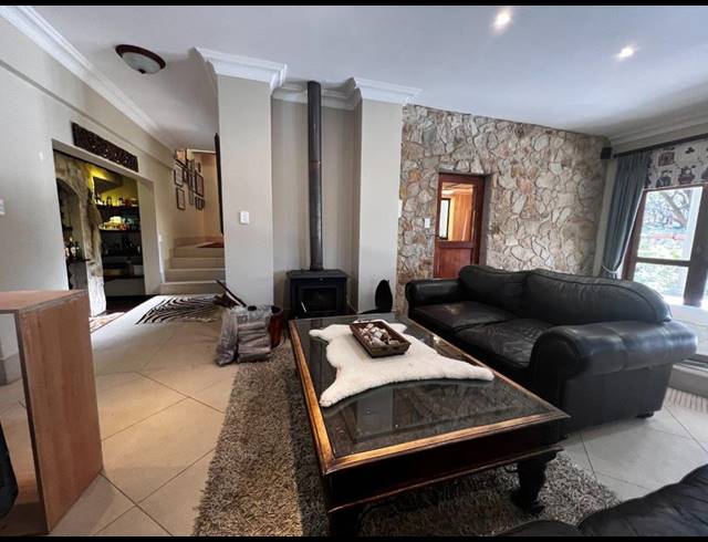 6 BEDROOM HOUSE FOR SALE IN LEEUWFONTEIN ESTATE
